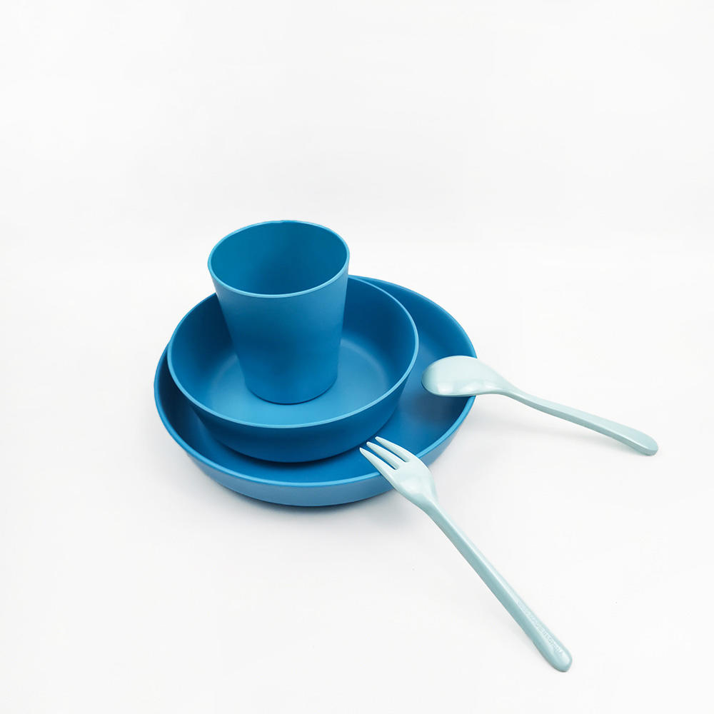 El nuevo servicio de mesa del bebé del diseño fija con la taza y la cuchara del cuenco de la placa