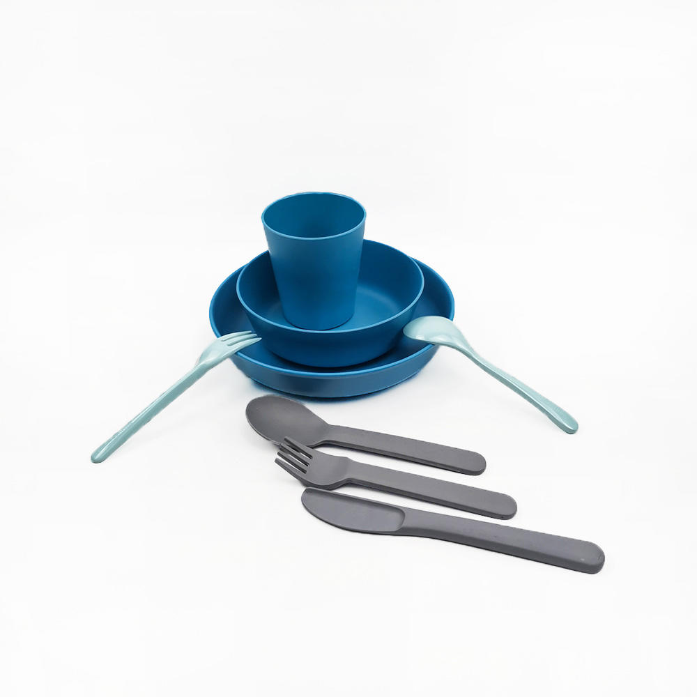 El nuevo servicio de mesa del bebé del diseño fija con la taza y la cuchara del cuenco de la placa